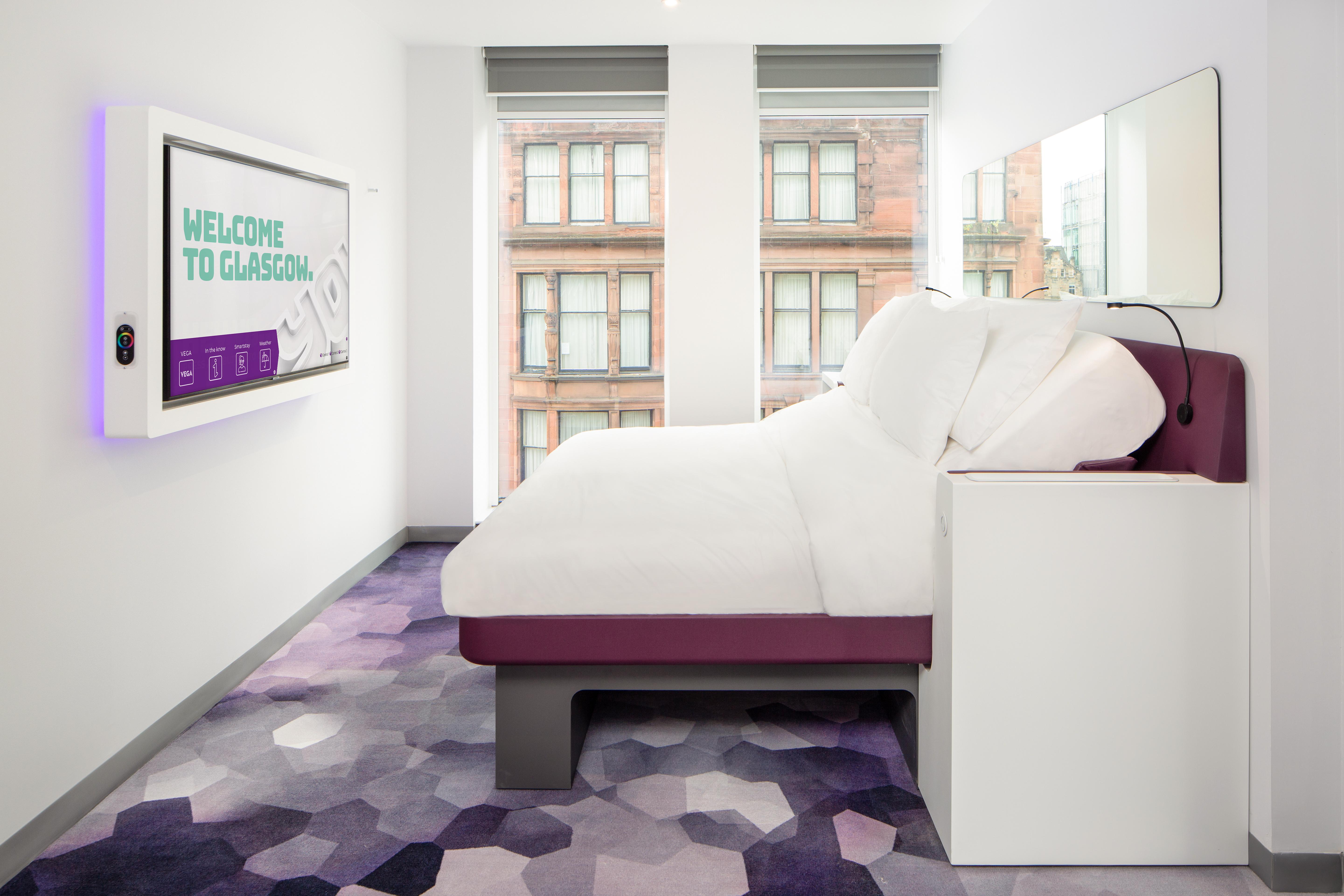 Yotel Glasgow Exteriér fotografie A room at the new Zleep hotel in Glasgow