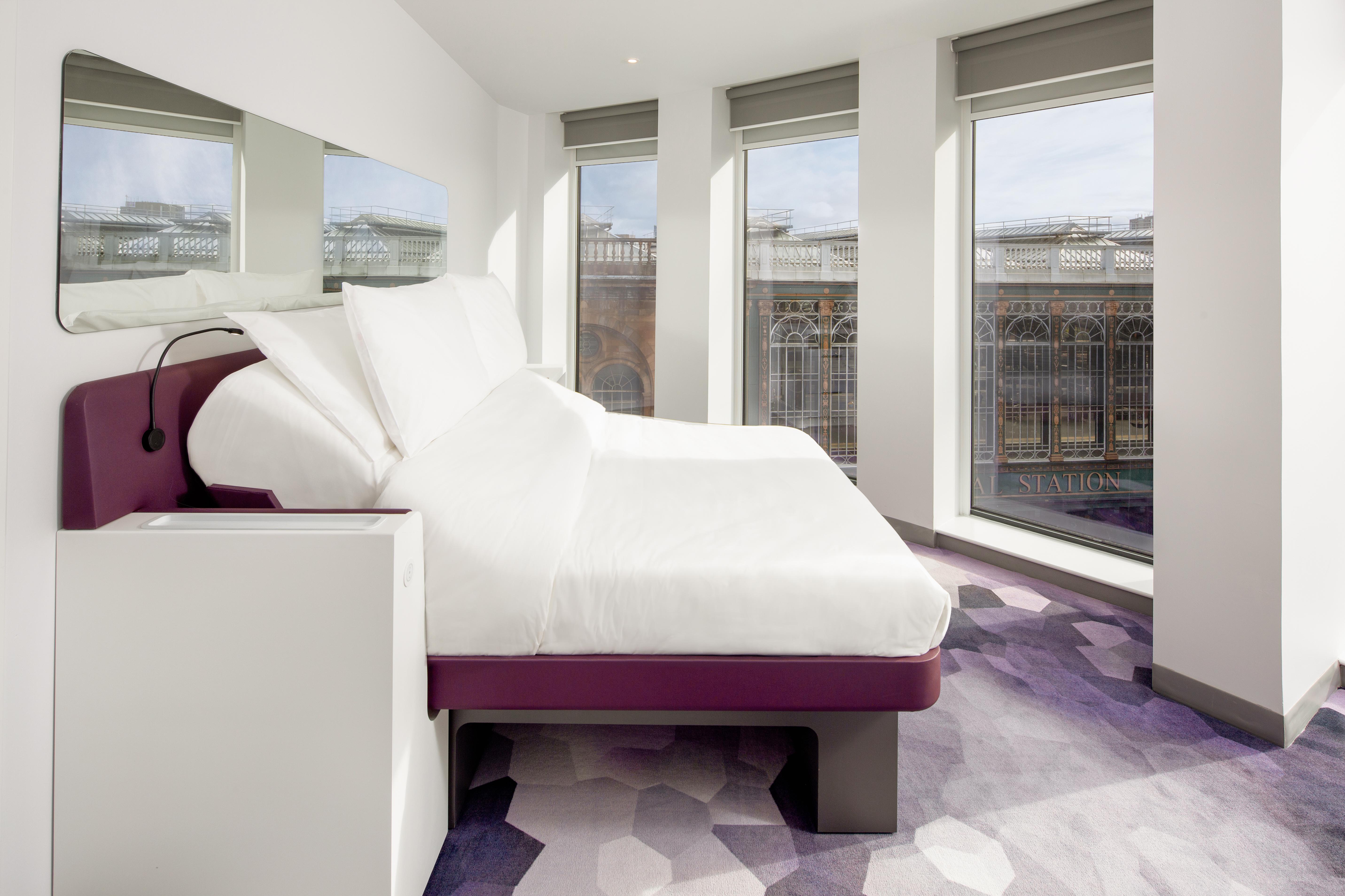 Yotel Glasgow Exteriér fotografie The room of the hotel