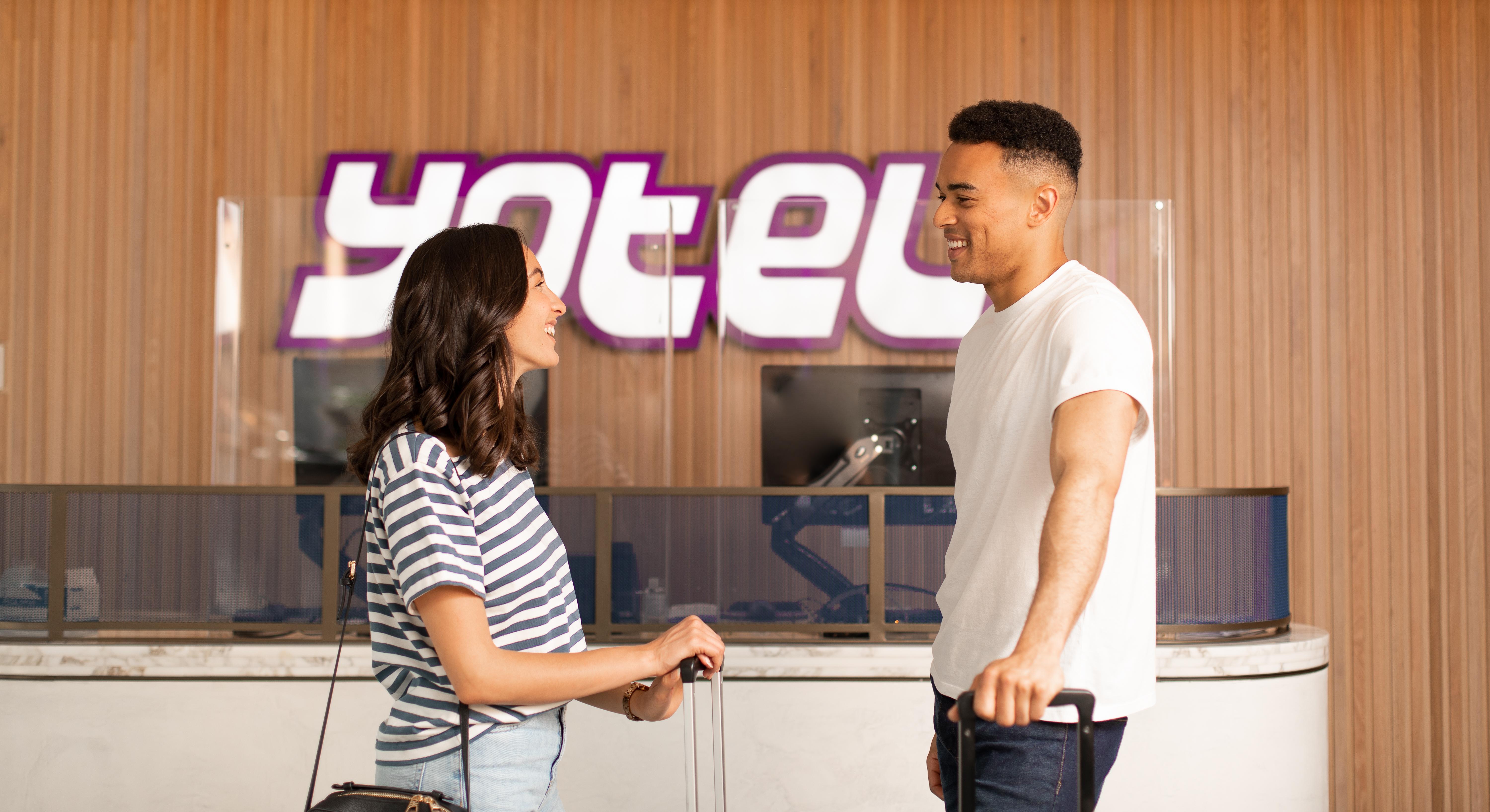 Yotel Glasgow Exteriér fotografie Yotel reception