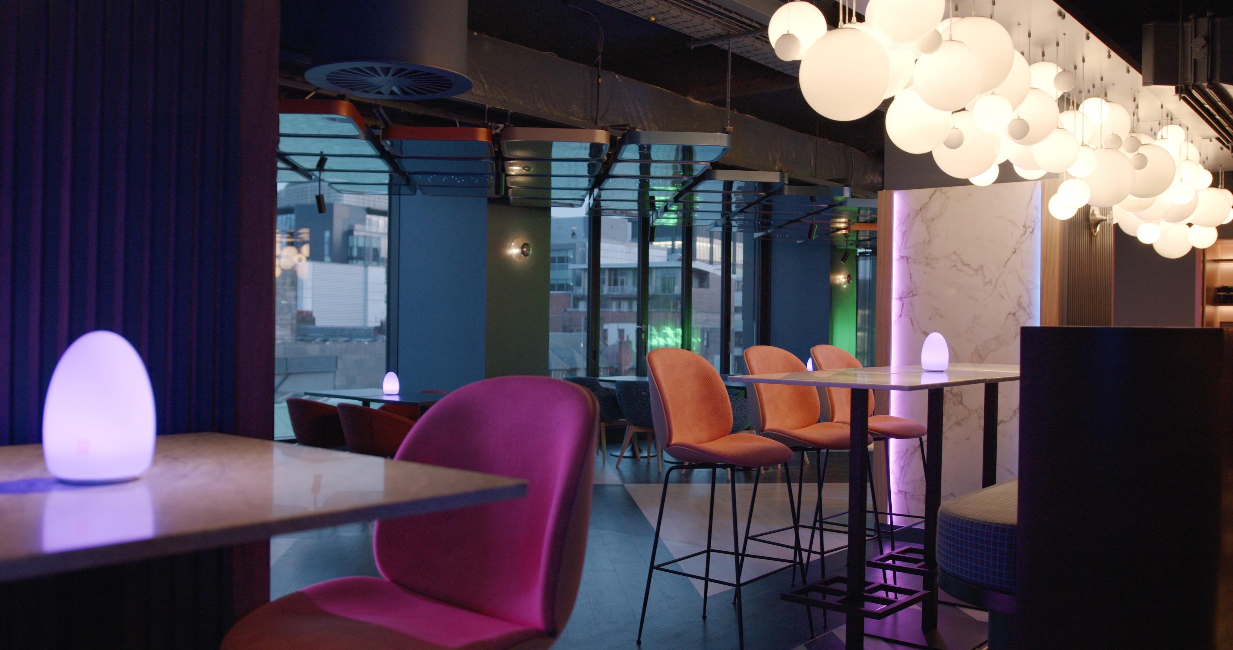 Yotel Glasgow Exteriér fotografie Interior of the bar