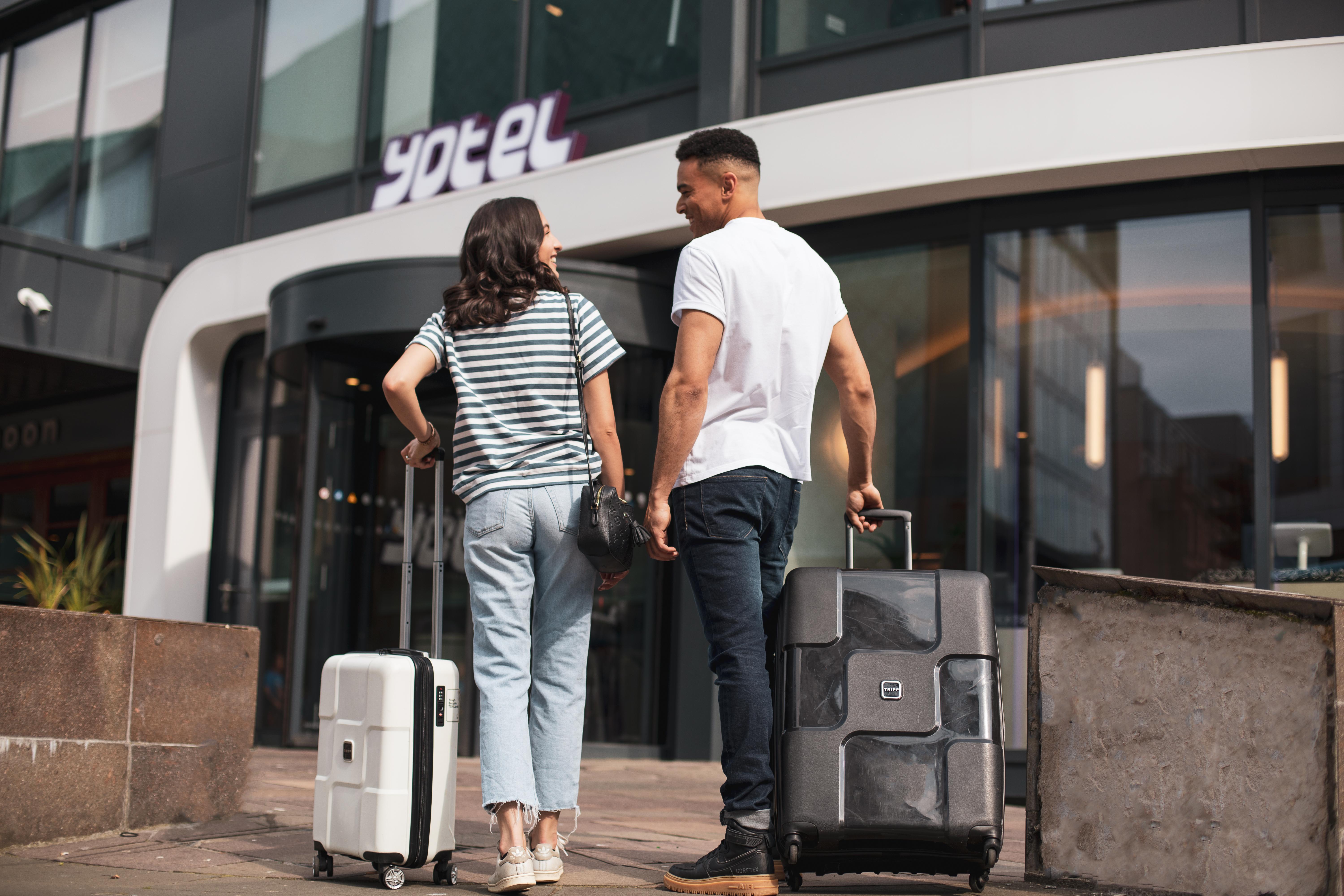 Yotel Glasgow Exteriér fotografie "I'm here to stay for a few days."